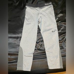 Nike Pro Grey Leggings Size Medium, MUST GO
